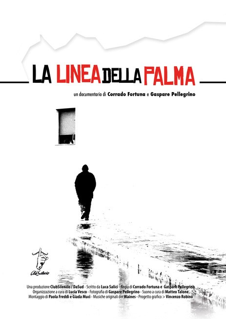 Locandina de La linea della palma: un uomo di spalle cammina su un molo bagnato, finestra bianca e titolo in rosso e nero